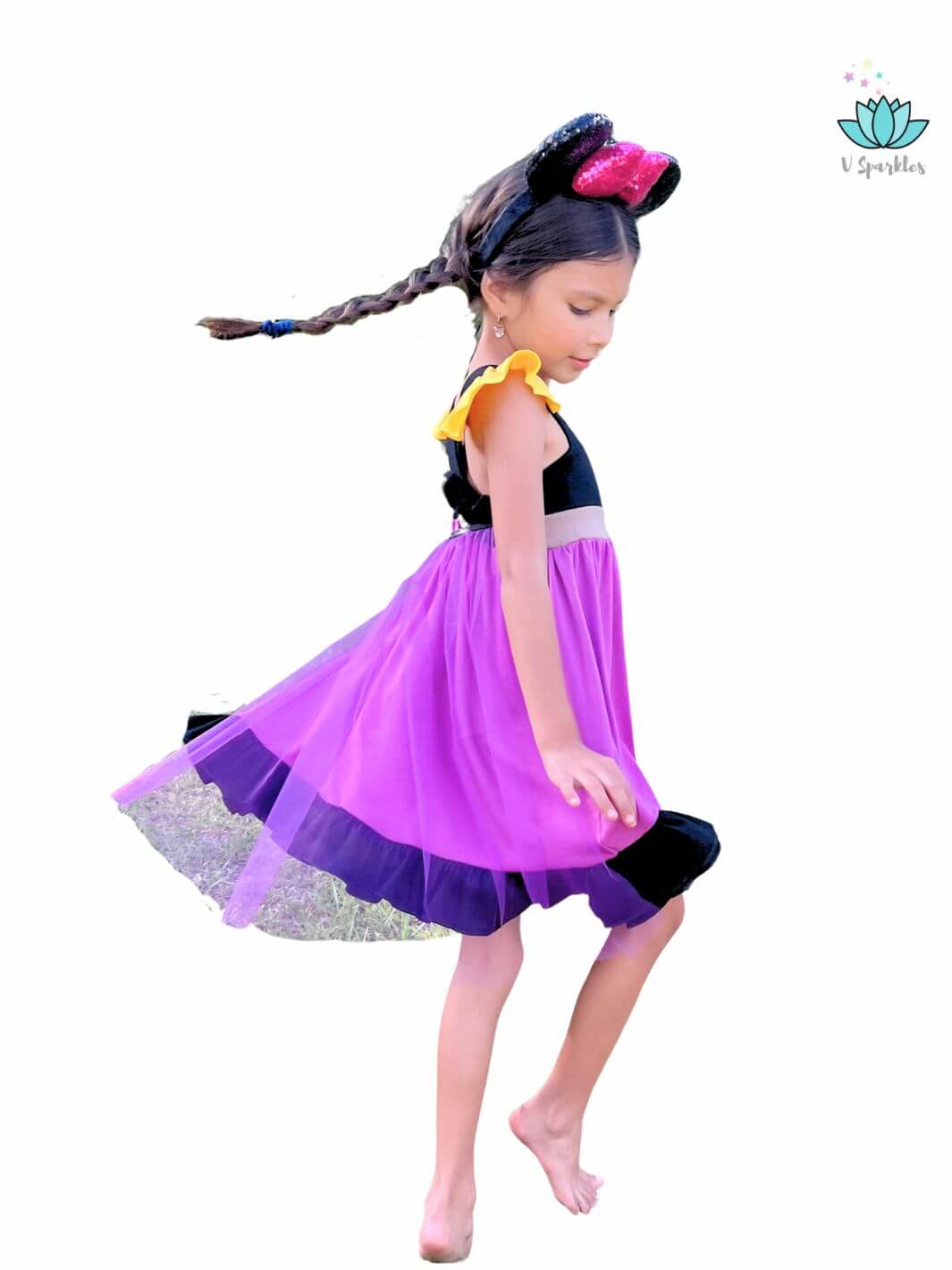 Anna Princess Birthday Dress for Play Pretend and Fashion: This playful Anna-inspired dress, perfect for Disneybounding or birthday dress-up, allows young fans to step into their favorite Frozen character’s shoes. A perfect choice for play pretend and dress-up fun.