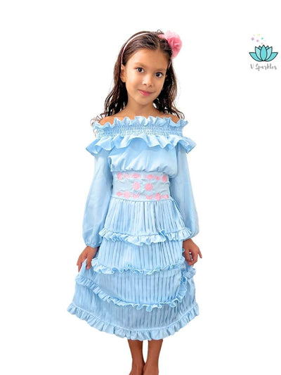 Ariel-Themed Disneybounding Outfit for Play Pretend: A beautiful Ariel-inspired dress, featuring ocean-inspired embroidery, perfect for Disneybounding or as a fun Halloween costume. This outfit is great for imaginative play pretend and dress-up games, making it a magical gift for young Little Mermaid fans.