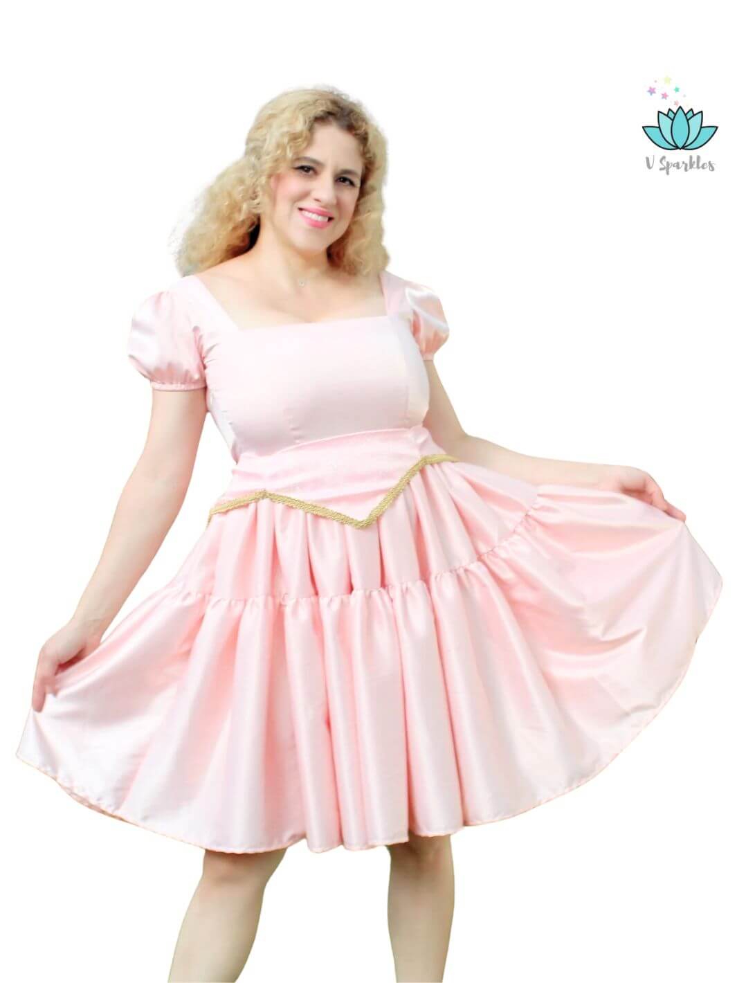 Aurora's Enchantment Dress for Women – Matching Mother and Daughter Outfit – Create a magical matching mother and daughter Disneybounding look with this Aurora-inspired dress. Ideal for Halloween costumes or themed events. Available in mid-size and plus-size options.