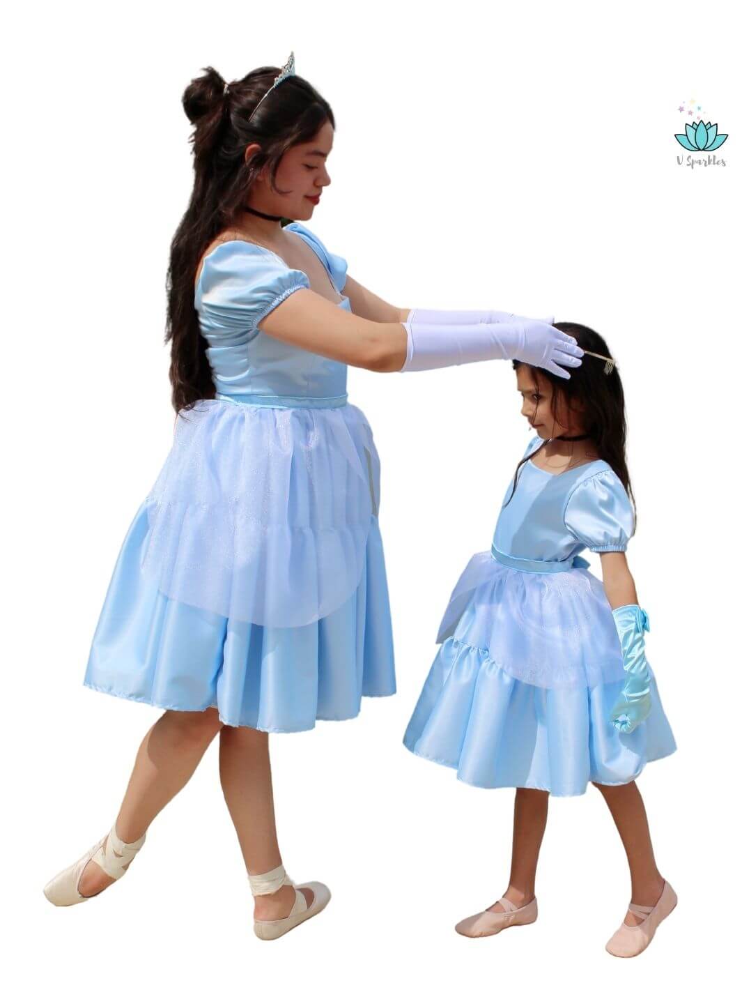 Glass Shoe Princess Dress-Up Overskirt for Girls – Ideal for Pretend Play and Dress-Up Games – This enchanting glass shoe overskirt is great for toddlers who love to dress up as Cinderella. Ideal for Disneybounding, pretend play, and birthday celebrations.