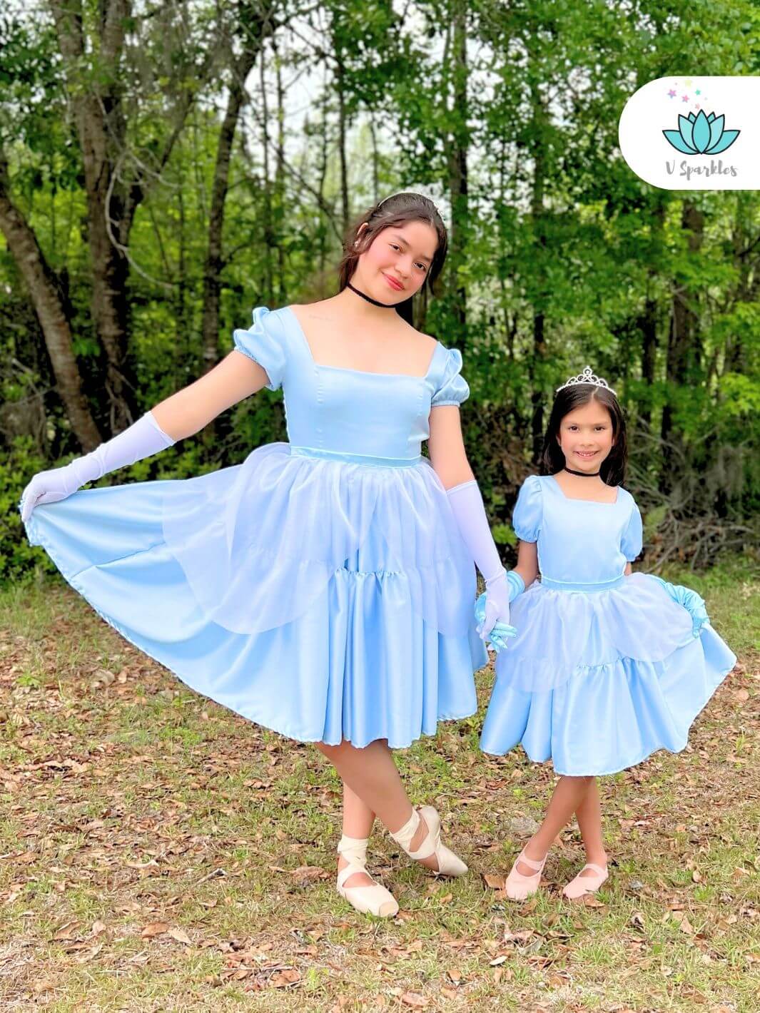 Glass Slipper Girls Dress Set – Ideal for Disneybounding and Special Occasions – This Cinderella-inspired blue dress set is perfect for toddlers and young girls attending Disneybounding adventures, holiday events, or birthday parties.