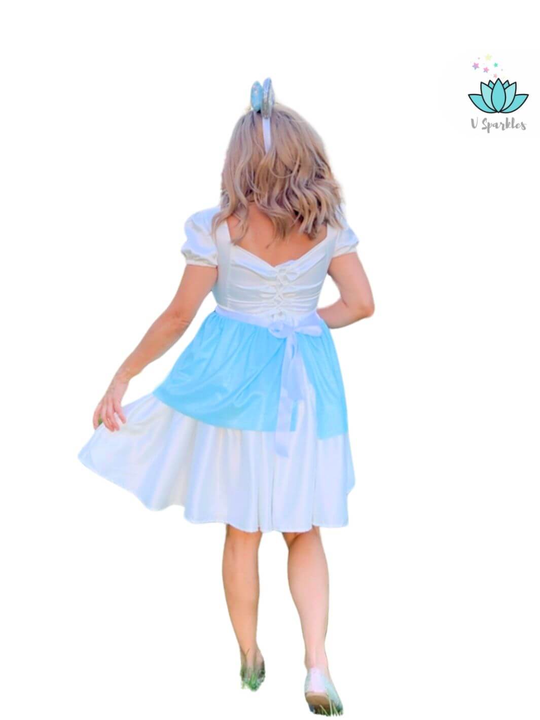 Ice Queen Blue Dress-Up Overskirt for Women – Ideal for Disneybounding and Holiday Celebrations – This elegant blue overskirt is perfect for creating a Queen Elsa-inspired look at Disneybounding events, holiday parties, or winter-themed gatherings. Available in mid-size and plus-size options.