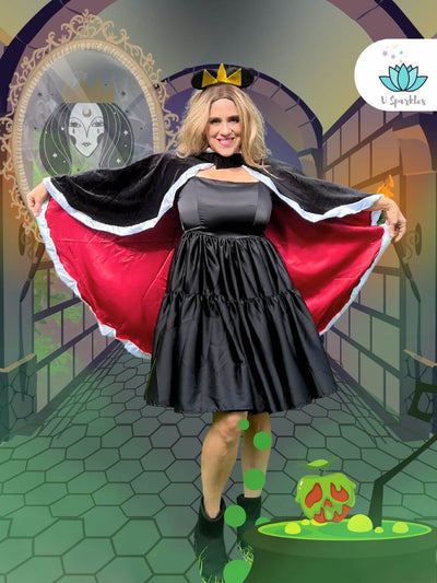 Evil Queen Adult Set Dress – Evil Queen-Inspired Costume with Black and Red Velvet Cape – This stunning set includes a black and red velvet cape, perfect for transforming into the Evil Queen. Ideal for Disneybounding, Halloween costumes, or villain-themed events. Available in mid-size and plus-size options.