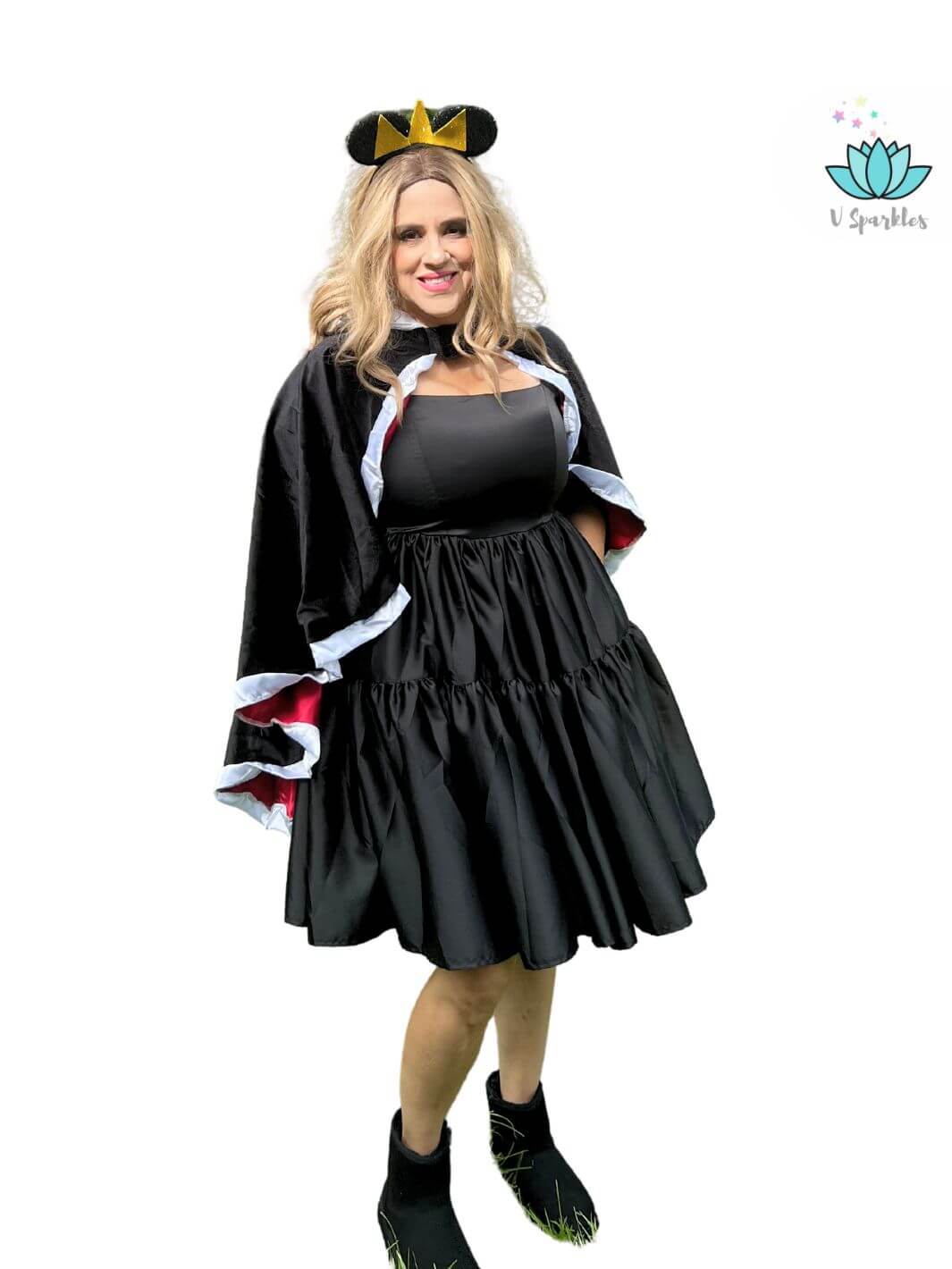 Evil Queen Adult Dress Set – Perfect for Halloween and Disneybounding – Channel your inner Evil Queen with this elegant black and red velvet cape and dress set, ideal for Halloween parties, Disneybounding, or special occasions. Available in mid-size and plus-size options.