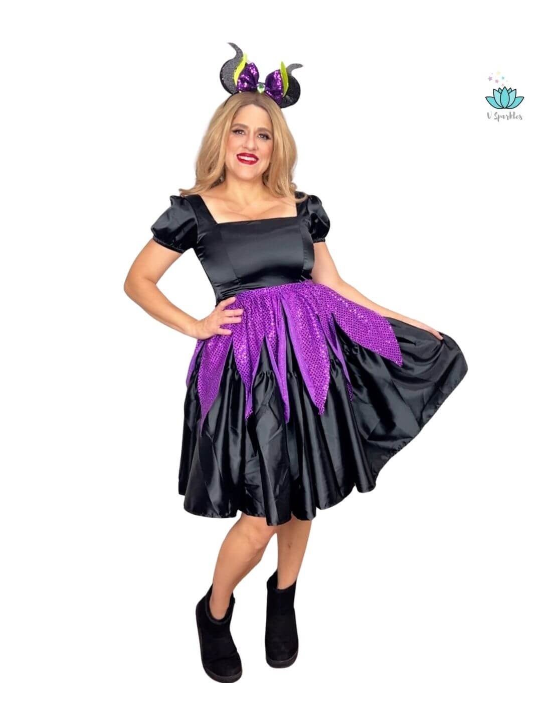 Black Fairy Dress-Up Overskirt for Adults – Maleficent-Inspired Matching Mother and Daughter Outfit – Create a dark and magical matching mother and daughter look with this Maleficent-inspired black fairy overskirt. Perfect for Halloween costumes or themed events. Available in mid-size and plus-size options.

