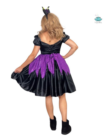 Black Fairy Overskirt for Women – Maleficent-Inspired Easy Costume Transformation – This black fairy overskirt offers an easy and dramatic transformation into Maleficent for adults. Ideal for Halloween costumes or Disneybounding. Available in mid-size and plus-size options.