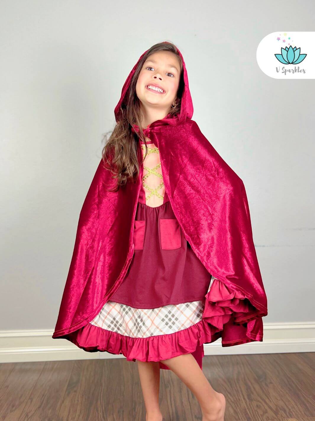 Mary Sanderson Halloween Costume for Kids: This witch-inspired Mary Sanderson dress is perfect for kids' Halloween fun, combining fashion and magic.